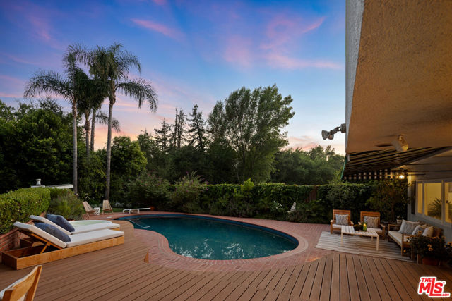 11818 Laurel Hills Road, Studio City CA: https://media.crmls.org/mediaz/7ea9bd1a-e04e-4abc-8633-485be6cb9775.jpg