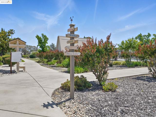 177 Bryce Way, Vacaville CA: https://media.crmls.org/mediaz/7eaa3b44-aa7b-4438-be50-471c3b3a8f63.jpg