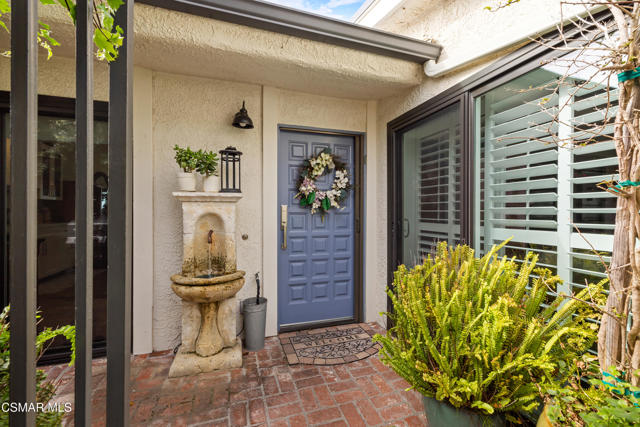 6766 Las Olas Way, Malibu CA: https://media.crmls.org/mediaz/7eaac50e-9542-4b09-86da-ee97ec16d98f.jpg