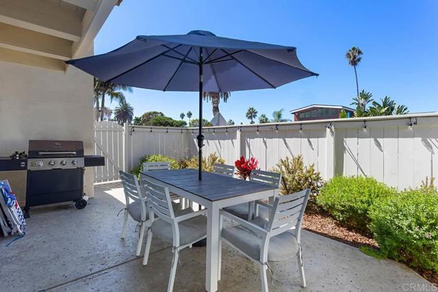 1817 19 Coast Boulevard, Del Mar CA: https://media.crmls.org/mediaz/7eaacc23-e421-4f40-84e5-fd8e3145b293.jpg