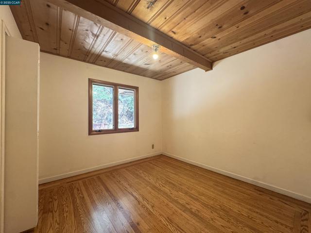 919 Janet Ln, Lafayette CA: https://media.crmls.org/mediaz/7eab46a7-c79e-474f-b045-b6d13958d3aa.jpg