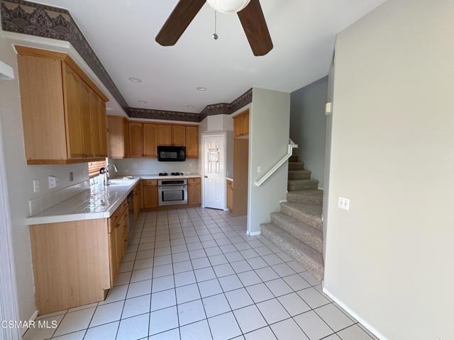237 Spurwood Lane, Simi Valley CA: https://media.crmls.org/mediaz/7eab8ab0-977f-4cee-95a5-476a309f617d.jpg
