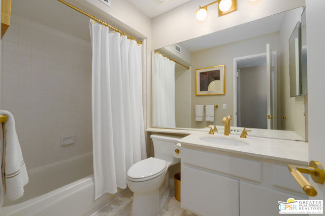 566 N Sunset Way, Palm Springs CA: https://media.crmls.org/mediaz/7eab8d96-0115-4b0a-9884-36298d8a22c1.jpg