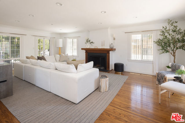 922 N Edgemont Street, Los Angeles CA: https://media.crmls.org/mediaz/7eaba94c-14b9-4c5e-bed7-a2b97fc3a066.jpg