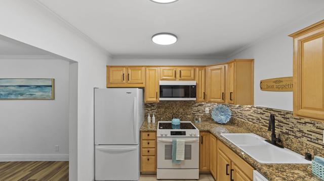 2517 Navarra Drive, Carlsbad CA: https://media.crmls.org/mediaz/7eabb943-16bf-4230-8627-6ed282a35dc3.jpg