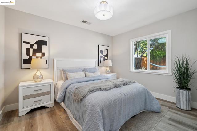 1555 Terry Way, Pleasant Hill CA: https://media.crmls.org/mediaz/7eac1984-c14a-4bd0-ba5d-b46e21f1949d.jpg