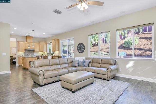 2593 Camel Back Rd, Brentwood CA: https://media.crmls.org/mediaz/7eac3cc6-0de9-44f9-a81b-929bd6fff40f.jpg