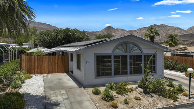 25 Pampas Lane, Palm Desert CA: https://media.crmls.org/mediaz/7eac5fee-e2ff-443e-850b-4f72bb707903.jpg