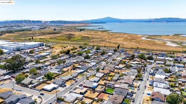 716 Williams Dr, Richmond CA: https://media.crmls.org/mediaz/7eace34f-b0d7-437f-9c6b-7daba1455d99.jpg