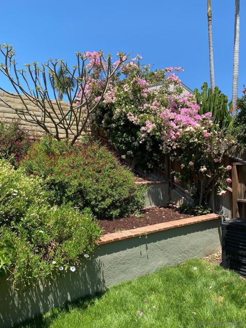 359 W Glenwood Ave, Fullerton CA: https://media.crmls.org/mediaz/7ead7b01-5cf7-457d-968c-7fac350c5e83.jpg
