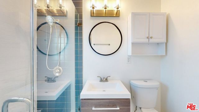 11284 Montana Avenue, Los Angeles CA: https://media.crmls.org/mediaz/7ead840f-553b-4350-8e61-6c2c4e68f66a.jpg