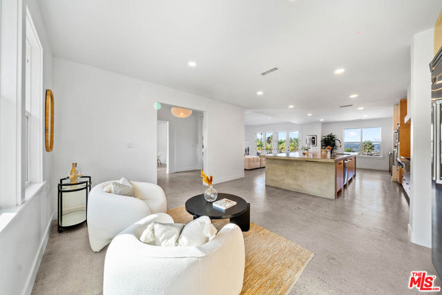 32070 Via Vera, Bonsall CA: https://media.crmls.org/mediaz/7eadfa7d-a1d5-426c-bdce-356e9f2f4e4d.jpg