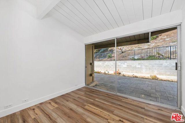 1224 El Hito Circle, Pacific Palisades CA: https://media.crmls.org/mediaz/7eae1de5-334b-4bd8-9928-79af7f39a8d1.jpg
