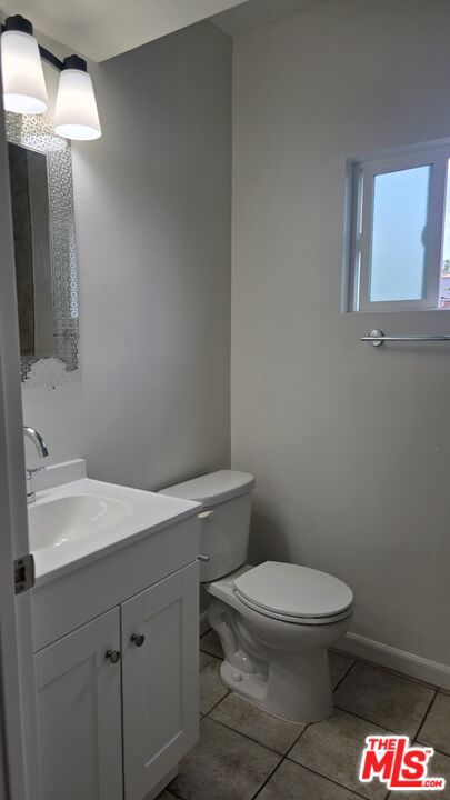 4514 W 11th Place, Los Angeles CA: https://media.crmls.org/mediaz/7eaeaff7-277e-4e19-8ba1-afa2cc2ce698.jpg