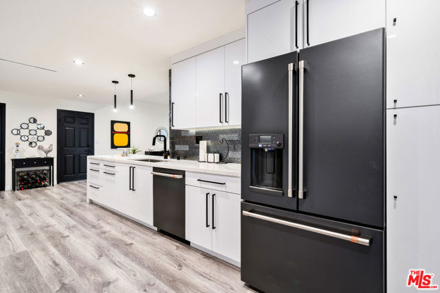 4392 Park Paloma, Calabasas CA: https://media.crmls.org/mediaz/7eaf1be6-fc5e-4fd2-a172-9edf3d1fd4bb.jpg