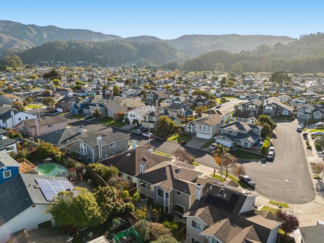 229 Marvilla Circle, Pacifica CA: https://media.crmls.org/mediaz/7eaf282c-38d0-4c0b-93b6-a303fd589e1b.jpg
