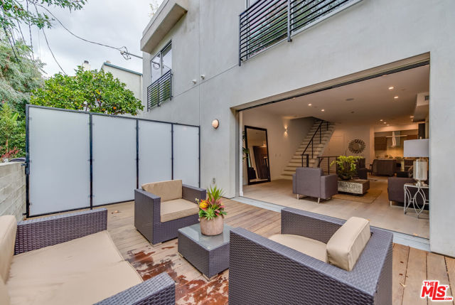 723 HUNTLEY Drive, West Hollywood CA: https://media.crmls.org/mediaz/7eaf4254-1e2b-4e31-a4f3-f1ef5740c45f.jpg