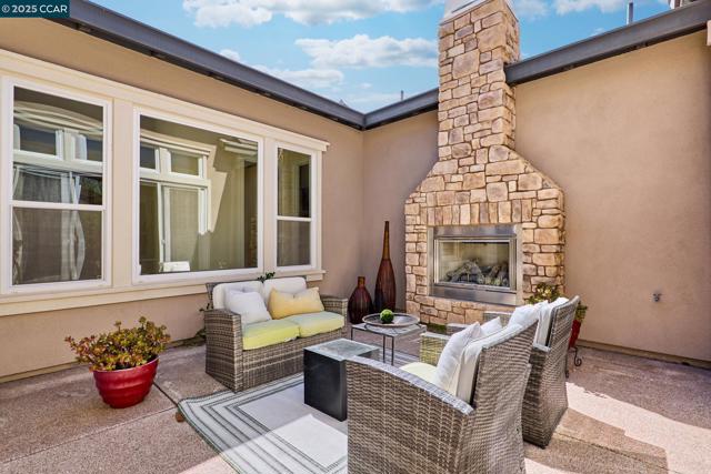 1681 Gamay Ln, Brentwood CA: https://media.crmls.org/mediaz/7eafa877-f0a0-483f-af31-7e01ef9d7a9b.jpg