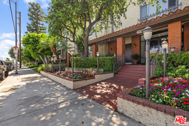 12830 Burbank Boulevard, Valley Village, California 91607, 2 Bedrooms Bedrooms, ,2 BathroomsBathrooms,Condominium,For Sale,Burbank,24432033