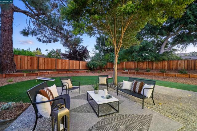 31 Junewood Ct, Danville CA: https://media.crmls.org/mediaz/7eb00667-9da5-4fa4-825a-a549ac37d1ba.jpg