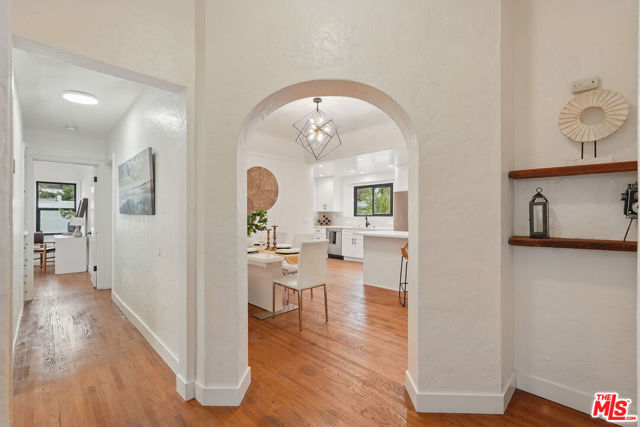 8919 Beverlywood Street, Los Angeles CA: https://media.crmls.org/mediaz/7eb04e2d-6f52-438b-a8d0-0aa66319db26.jpg