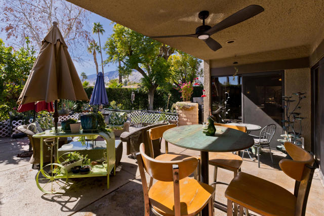 1291 Tiffany N Circle, Palm Springs CA: https://media.crmls.org/mediaz/7eb05512-bb50-4475-af82-3aed2e06108e.jpg
