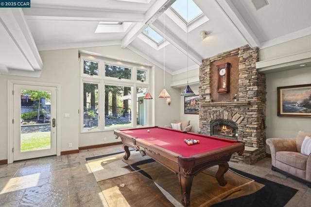 1883 Piedras Cir, Alamo CA: https://media.crmls.org/mediaz/7eb0df45-14fe-4302-b502-e5e4c251445f.jpg