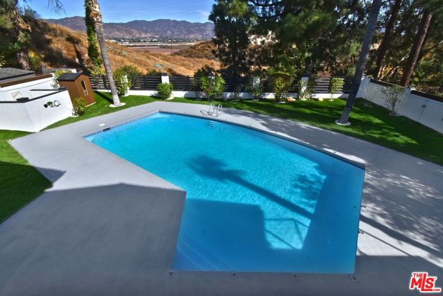 12112 Woodley Avenue, Granada Hills CA: https://media.crmls.org/mediaz/7eb130e0-58e3-4f98-a5f8-723336af592d.jpg