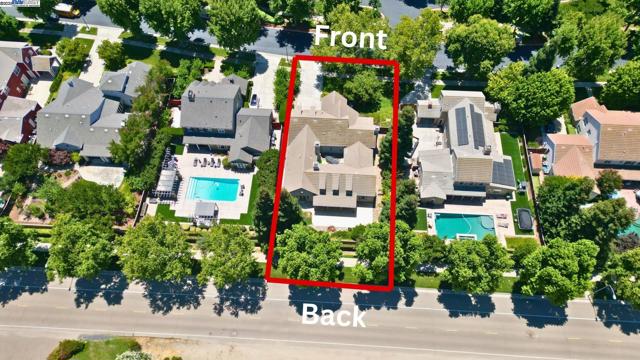 1993 Fairway Oaks Dr, Ripon CA: https://media.crmls.org/mediaz/7eb18d1f-84bb-45a5-a546-add238bfa49c.jpg