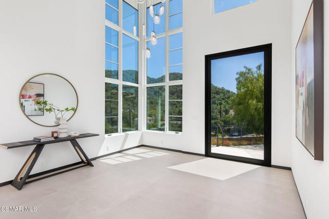 118 Giles Road, Lake Sherwood CA: https://media.crmls.org/mediaz/7eb1bf24-a04b-4458-9c73-608540cf1a89.jpg