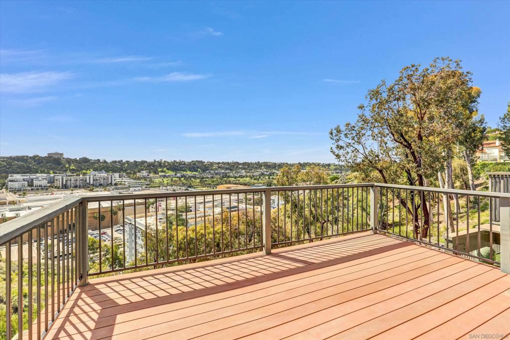 6933 Camino Degrazia