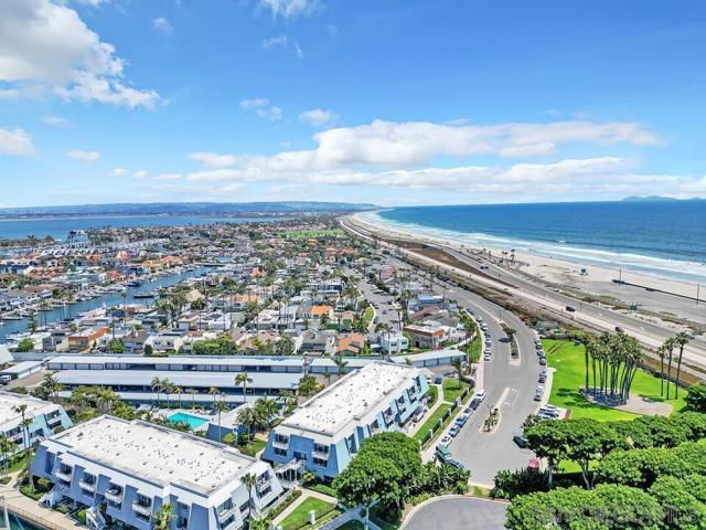24 Montego Court, Coronado CA: https://media.crmls.org/mediaz/7eb21009-918c-4707-b598-cce25235e5d2.jpg