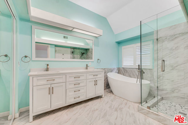20950 Oxnard Street, Woodland Hills CA: https://media.crmls.org/mediaz/7eb34175-e255-4501-9c37-3d7c7e2d4f77.jpg