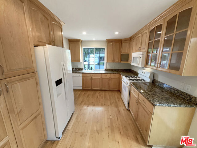 604 Sandy Avenue photo 2