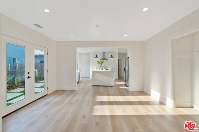 7957 Fountain Avenue, West Hollywood CA: https://media.crmls.org/mediaz/7eb3a02e-9704-489e-9c13-65a9c8a458a3.jpg