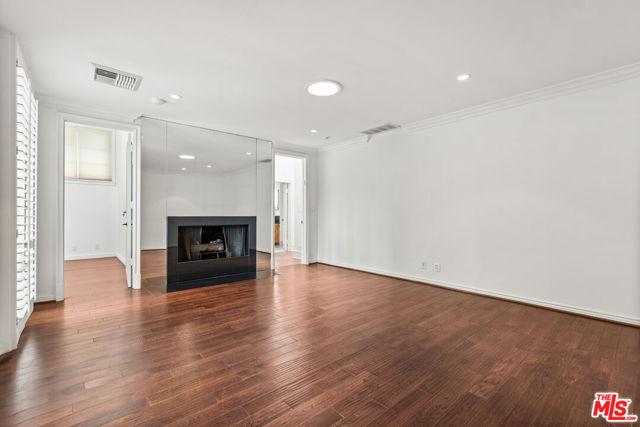 512 N Canon Drive, Beverly Hills CA: https://media.crmls.org/mediaz/7eb3c7e0-5ffe-4bc0-ba01-48d23bc58341.jpg