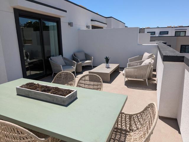 11040 Maple Place, Saratoga CA: https://media.crmls.org/mediaz/7eb3ec73-468d-4a94-9592-f56ffbefd7ab.jpg