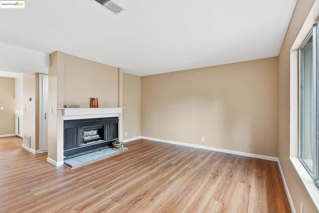 3300 Northwood Dr, Concord CA: https://media.crmls.org/mediaz/7eb3f26f-d183-4fdd-a6e7-e249df93dedd.jpg