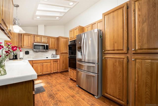 2130 Sunset Dr, Vista CA: https://media.crmls.org/mediaz/7eb3f2d5-308e-4b38-ab57-d3921503cf5c.jpg