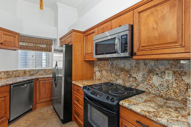 8585 Via Mallorca, La Jolla CA: https://media.crmls.org/mediaz/7eb3f9cd-a5c1-447b-80f6-7316cab3f12a.jpg