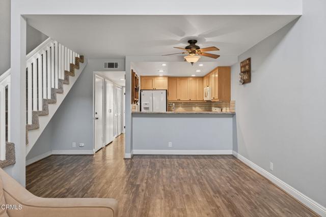 Detail Gallery Image 5 of 34 For 8983 Aberdare St, Ventura,  CA 93004 - 2 Beds | 2 Baths