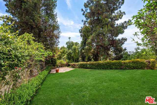 1280 Monte Cielo Drive, Beverly Hills CA: https://media.crmls.org/mediaz/7eb54018-98c5-4d5a-9f94-42a881db2344.jpg