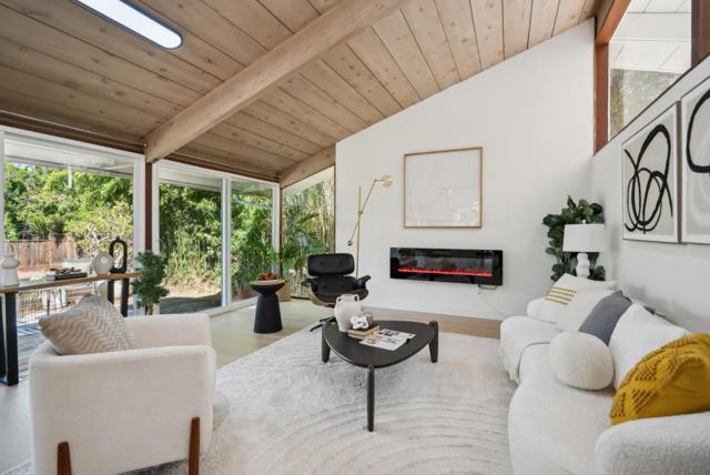 2047 Sharon Road, Menlo Park CA: https://media.crmls.org/mediaz/7eb5c58b-99df-490c-8b0f-5b5865f9b1f0.jpg