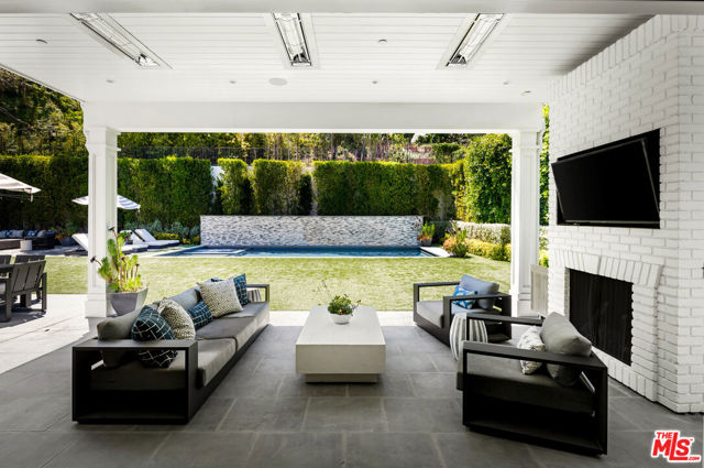 1943 Mandeville Canyon Road, Los Angeles CA: https://media.crmls.org/mediaz/7eb5e375-01c8-4d6e-87fe-6cb33f433204.jpg