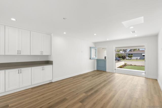 291 Ebony Avenue, Imperial Beach CA: https://media.crmls.org/mediaz/7eb64060-1c1d-407f-a62f-d8d9e7e1a698.jpg