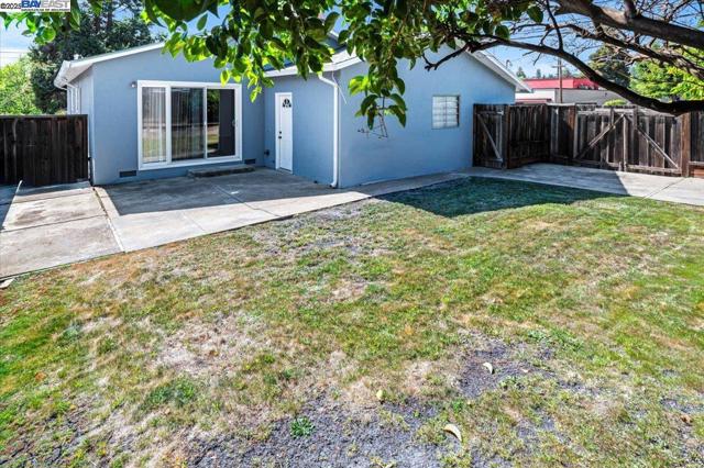 4105 Heyer Ave, Castro Valley CA: https://media.crmls.org/mediaz/7eb6a480-7f97-482d-806b-32d865da60fb.jpg