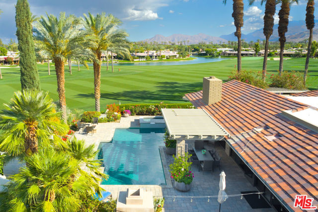 4 Trinity Court, Rancho Mirage CA: https://media.crmls.org/mediaz/7eb6ad2a-f597-4f4d-901e-b15ce55e497d.jpg