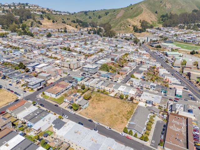 141 3rd Avenue, Daly City CA: https://media.crmls.org/mediaz/7eb71d4c-1da3-4c79-a09a-22fe316dc286.jpg