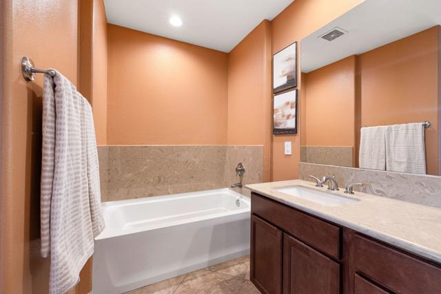Image 35 of 45 For 52130 Desert Spoon Court