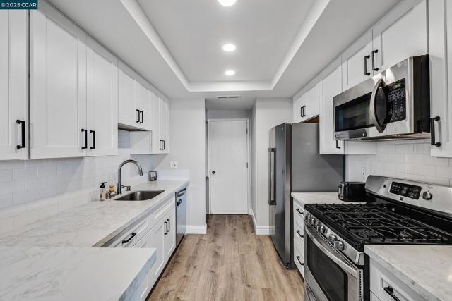5727 Cutter Loop, Discovery Bay CA: https://media.crmls.org/mediaz/7eb7e6a7-546c-4de3-8996-e763c4e881de.jpg